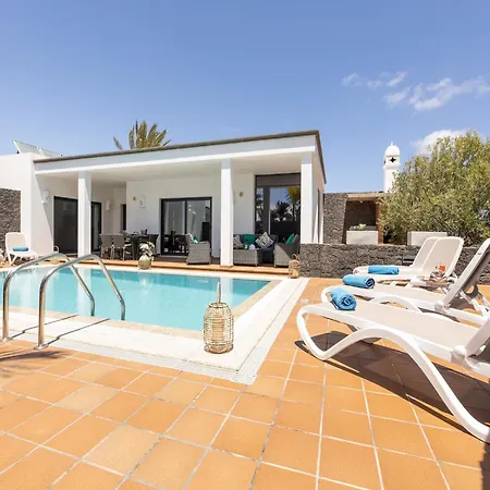 Private Pool In Playa Blanca, Cleaning Included 別荘 *