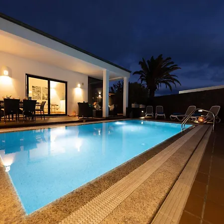 Private Pool In Playa Blanca, Cleaning Included 別荘 プラヤ・ブランカ